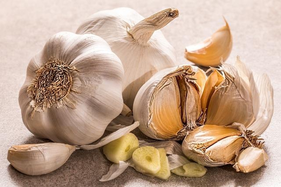 Water Trick: Peel Garlic Easily in 9 Steps